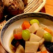 ・のっぺ（季節限定）770円
・自家製「えご」酢味噌掛け 550円
・佐渡の「もずく」酢 660円
・南蛮味噌（青唐辛子味噌）(季節限定) 880円
・栃尾名物 ジャンボあぶらげ 1,540円
・南蛮海老 真丈揚げ（一貫） 440円
