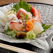 ・お造り 一人前（三種盛り） 2,860円
・お造り 一人前（五種盛り） 4,180円
・お造り 南蛮海老 1,650円