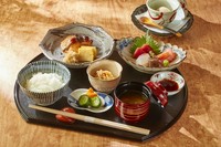 鮭の粕漬け
お造り 小鉢
御飯 味噌汁 香の物
デザート