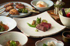 黒毛和牛A5ランクの炭火焼、炭火・旬の焼き浸し、炭火焼鳥4種などがお楽しみいただけるスペシャルコース