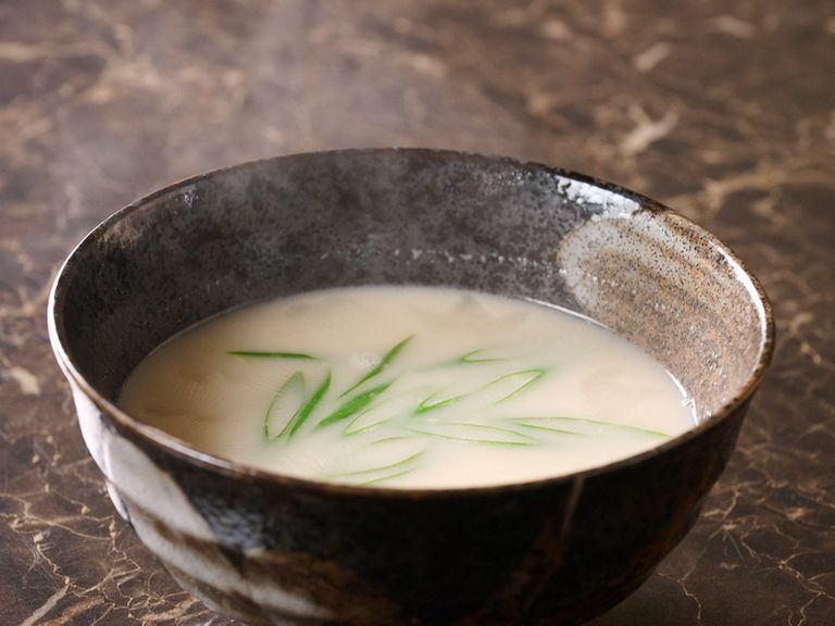 手間と時間を惜しまず、ただ旨みを追い求めた『牛白湯スープ』