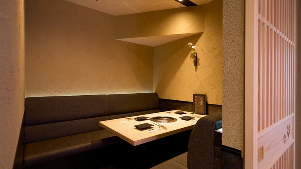 広々スペースで優雅に焼肉。こだわりの個室空間