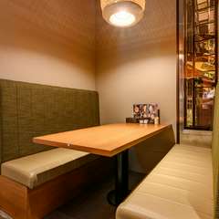 プライベート感たっぷり、6名個室でくつろぎのひとときを