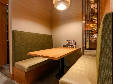 プライベート感たっぷり、6名個室でくつろぎのひとときを