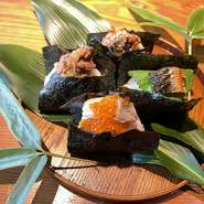 テイクアウト向けのメニューも用意。お店のこだわりを気軽に、自宅やお出かけ先でも楽しめます。お米にも具材にもこだわった逸品は、大切な人へのささやかなお土産にもぴったりです。