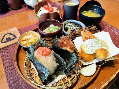 皿山公園の近くのおにぎりカフェ