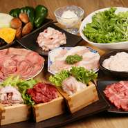 牛・豚・鶏のサガリを食べ比べできる『名物3種のサガリ』が入ったコースです。ラインナップは牛たん塩やホルモンなどを含む全13品。飲み放題もセットになった大人気のプランです。