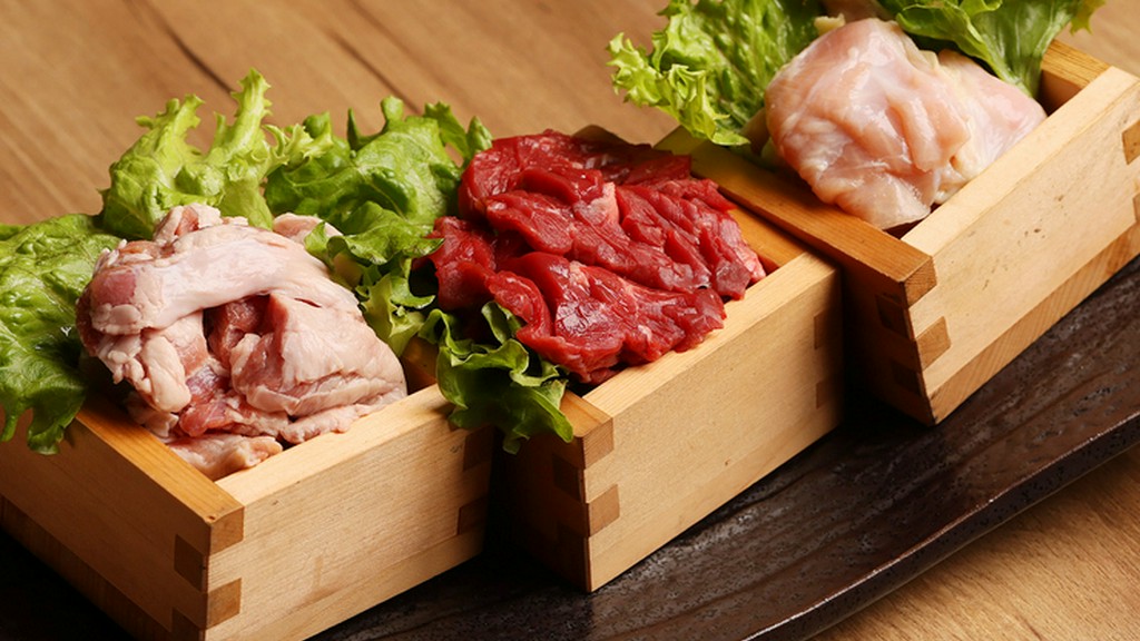 自家製のタレをしっかりともみこんだ『3種のサガリ盛り』