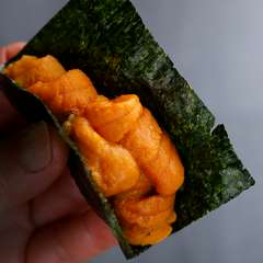 カウンター席ならではの醍醐味『雲丹の手巻き』