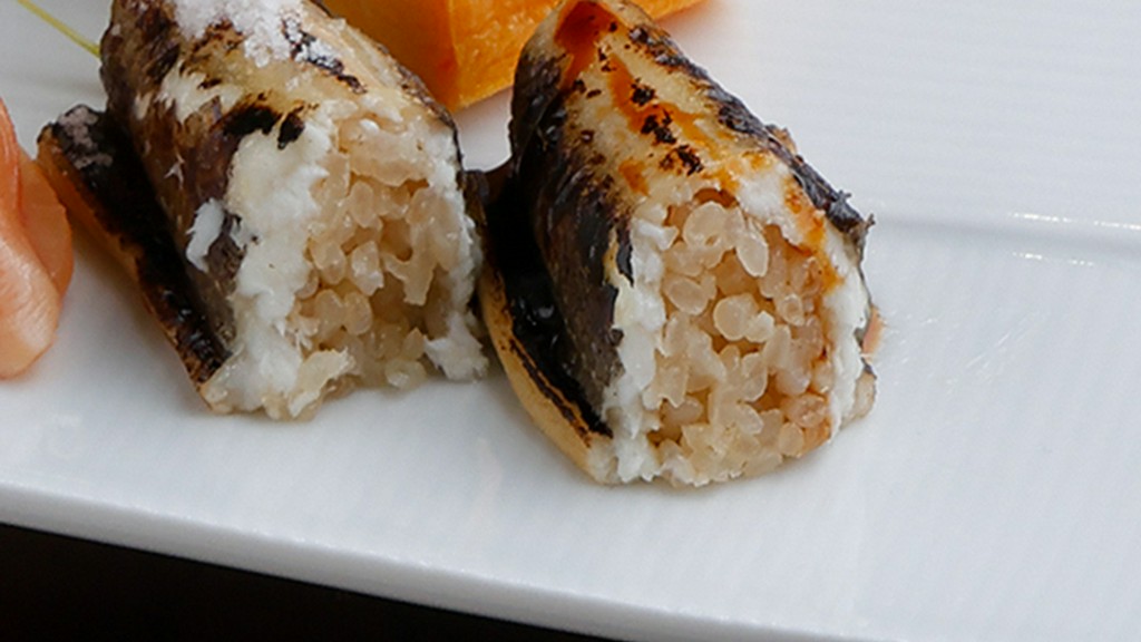 塩と煮つめ、甲乙つけがたい味をどちらも堪能『穴子』