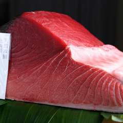 熟練の目利きによって選ばれた食材は、鮮度と旨みが格別