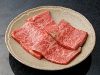 繊細な霜降りが印象的な特上ロース。いつものロースとは一味違うおいしさを、届けてくれます。