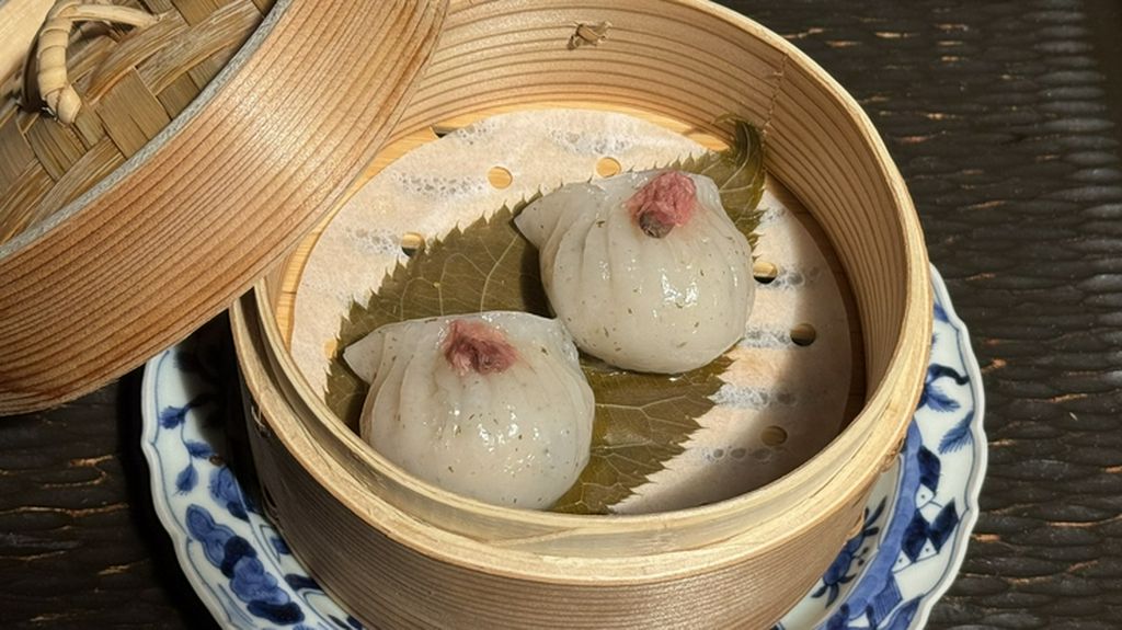 桜香る蝶鮫蒸し餃子セット