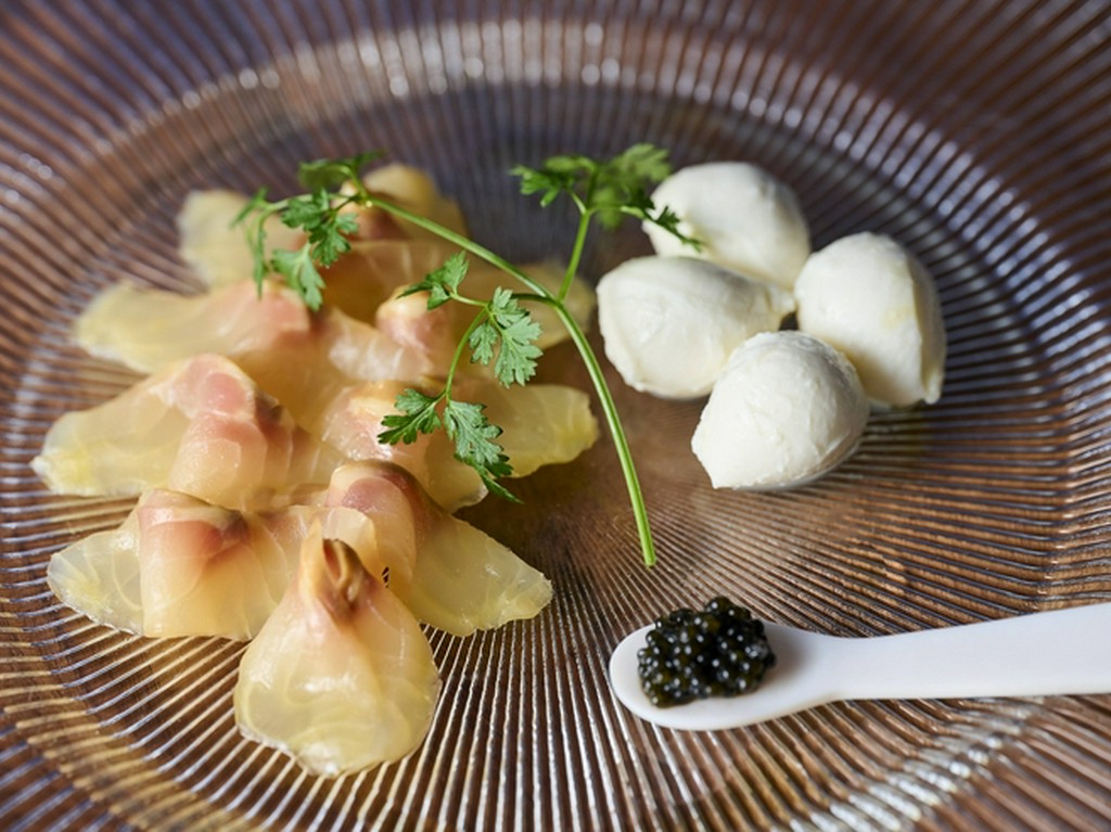 チーズ／チョウザメスモーク