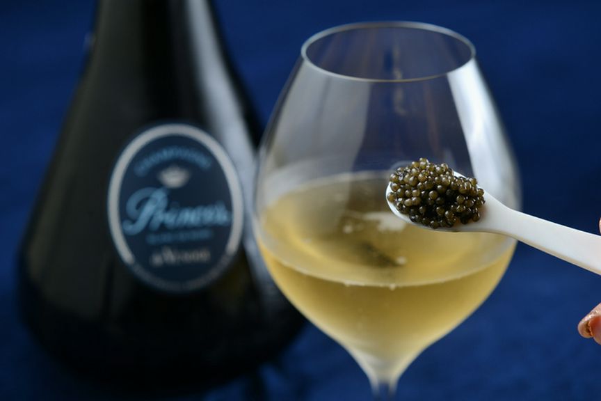 キャビアスプーンとシャンパン