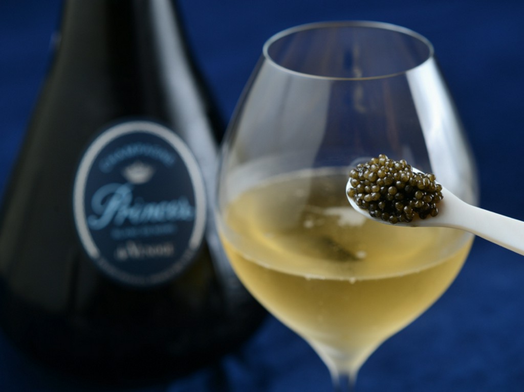 キャビアスプーンとシャンパン