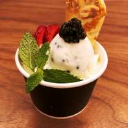 コーンかカップをお選びいただけます。
※フルーツ、トッピング等は季節により異なります。