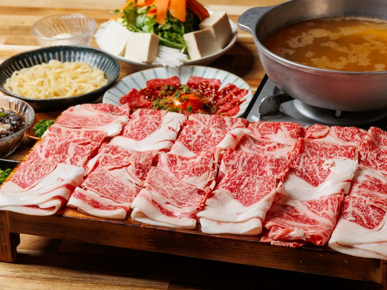 「宮古牛」「あぐー豚」に、沖縄本島から取り寄せた厳選食材も