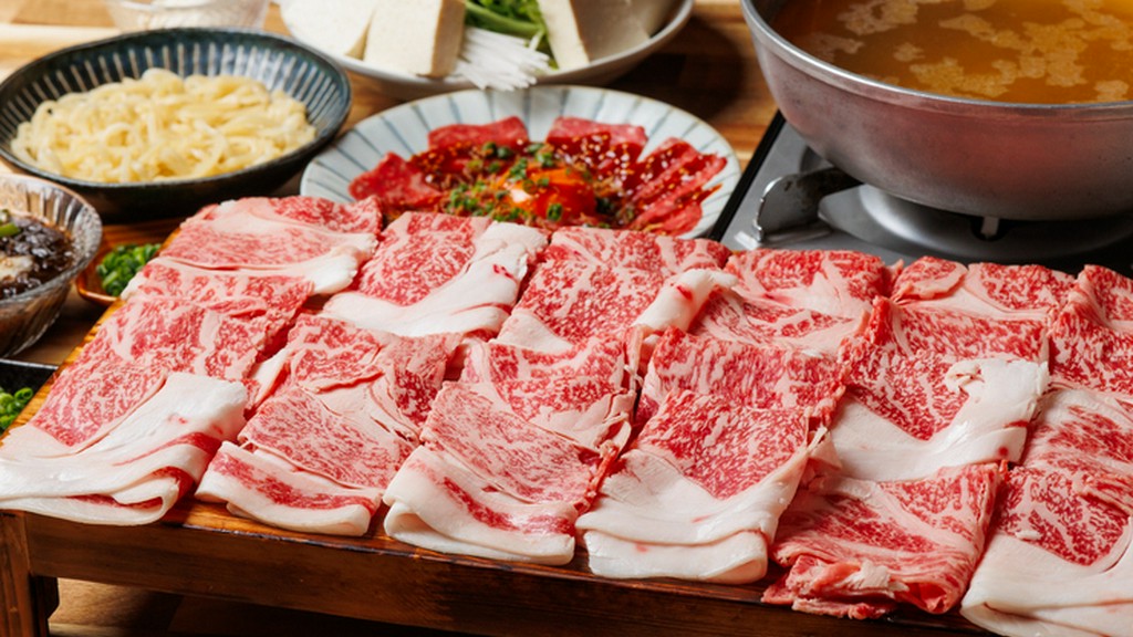 「宮古牛」「あぐー豚」に、沖縄本島から取り寄せた厳選食材も