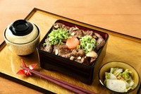 お肉　100g