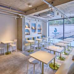 サントリーニをイメージした明るい空間