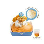 ピーナッツの香ばしさが広がるグリークヨーグルトを挟んだシュークリームです。 お好みでハチミツをかけてお楽しみください。 ＋200円で、オーガニック100％グリークヨーグルトに変更可能です。