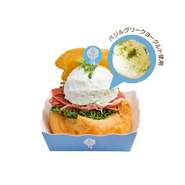 バジルのグリークヨーグルトを挟み、更にハモンセラーノとケールをトッピングした甘いものが苦手なお客様にもおすすめなシュークリームです。＋200円で、オーガニック100％グリークヨーグルトに変更可能です。