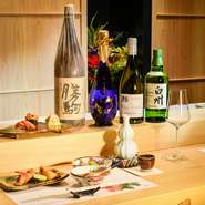 厳選されたビオワインなどのお酒とこだわりの料理が、大切なひとときを華やかに演出します。駅からほど近い立地でありながら、落ち着いた雰囲気の中でゆったりと過ごせるのも嬉しいポイントです。