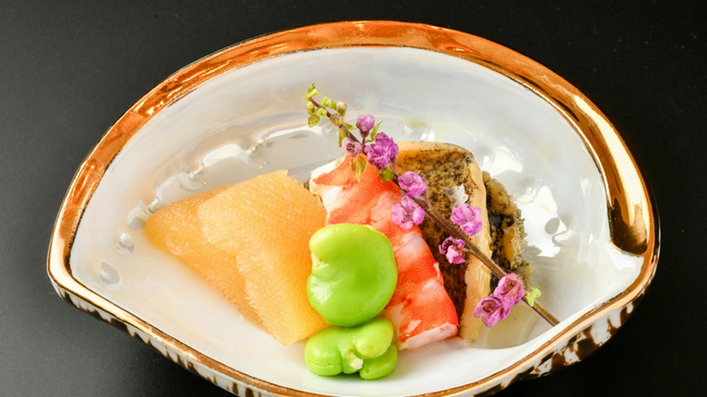 季節の恵みを堪能する、香り豊かな『先付け』が食事の幕開けを飾る