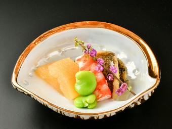 季節の恵みを堪能する、香り豊かな『先付け』が食事の幕開けを飾る