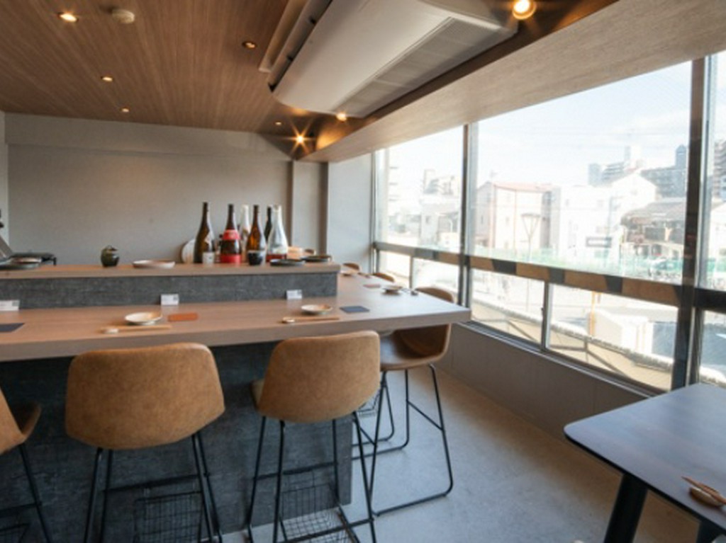 京橋の駅近ながら隠れ家感が高く、知っていると自慢になる一軒