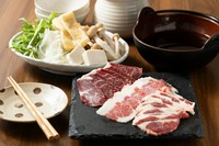 甘みと食感にうっとり『3種の馬肉食べ比べ 出汁しゃぶしゃぶ鍋』