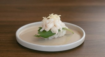 高級部位も豊富。自慢のシャリが肉の旨みを際立てる『馬肉寿司』