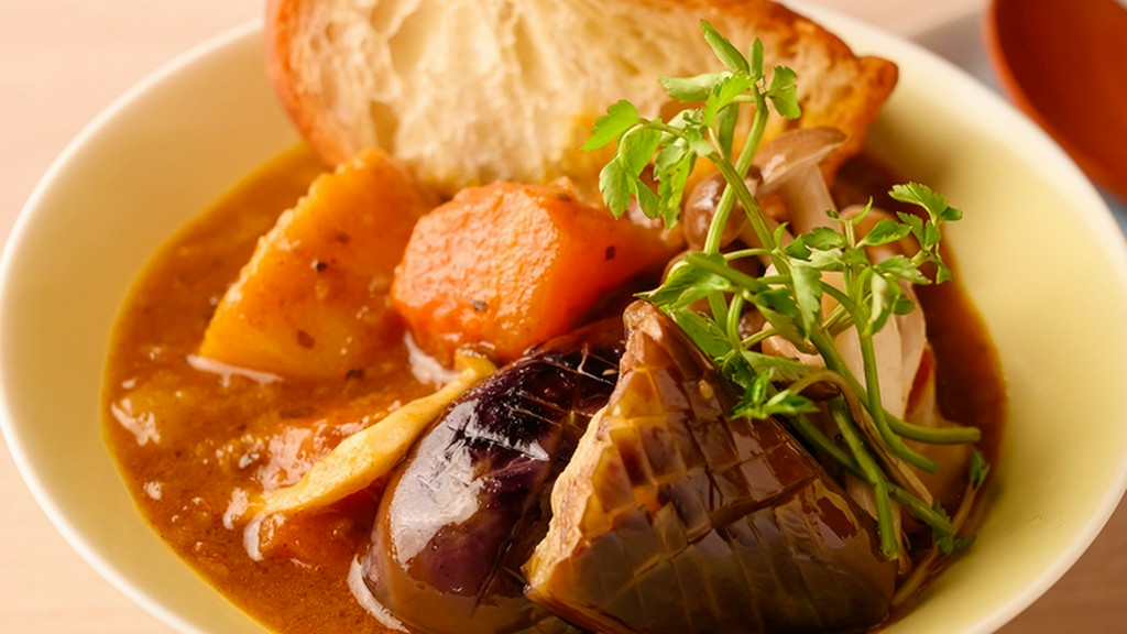 バラ肉や牛すじを、トロトロになるまで時間を掛けて煮込んだ逸品『牛すじスープカレー』