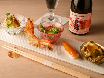 旬の食材が少しずつ丁寧に味わえる。彩り鮮やかな目にも美しい前菜『季節の前菜5種』