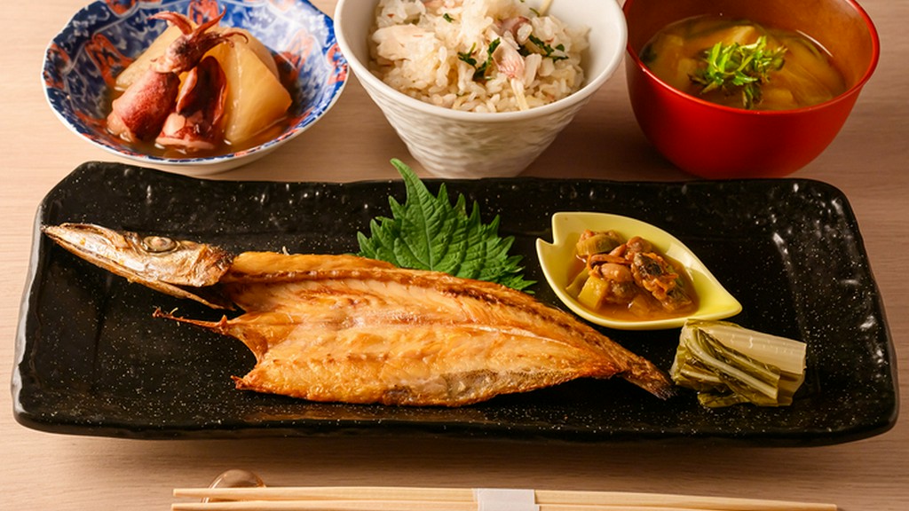 季節によりオススメが変わる。日常とは少し違う味を、贅沢かつリーズナブルに楽しめる『焼魚定食』