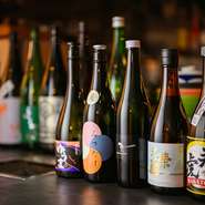 肉料理によく合うお酒が豊富に用意されています。定番の銘柄から、福岡『田中六五』などのレアな限定酒までそれぞれ、常時10種以上を取り揃え。訪れる度に新しい味わいを楽しめると大好評です。
