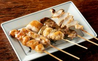 厳選した鶏肉やとり身、つくねなど人気の焼き鳥5本盛り！
