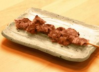 旨味濃厚な赤身と、脂の甘みが絶妙なフタエゴの馬刺しあい盛り！
