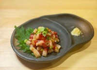 博多名物の明太子。ピリッとした辛さと濃厚な旨味が特徴の熟成されたたらこ。ご飯やお酒のお供に最適！