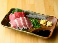 すりごまを振りかけたピーマンの香ばしさが際立つ一品。コク深いゴマ味噌でどうぞ！
