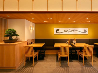 気兼ねなくうなぎを楽しめる和モダンな空間