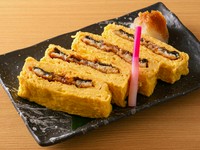 自慢のうなぎをだし巻き玉子と味わう『鰻巻き』