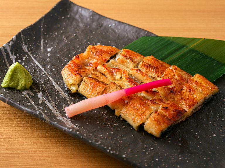 愛知三河の国産うなぎを熟練の職人が焼き上げる