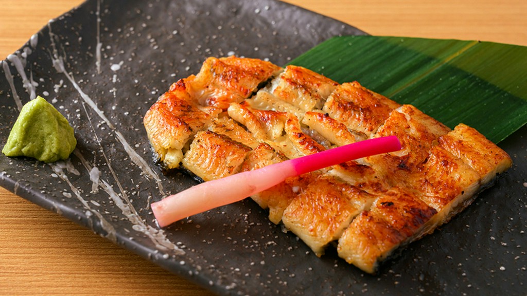 愛知三河の国産うなぎを熟練の職人が焼き上げる