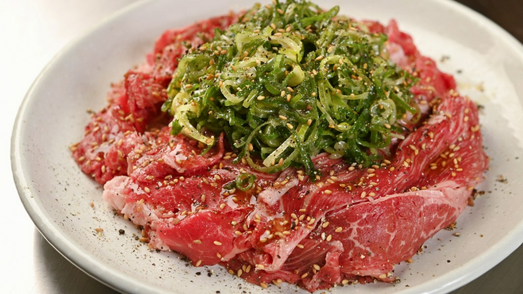 店1番人気！和牛ソトバラとウデをたっぷり楽しめる『スタミナ盛　塩』