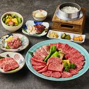 おかやま和牛肉の希少部位やステーキ、旬の野菜、里海米、自家製スープまで、地元食材を丁寧に組み合わせています。締めくくりには本日のデザートが用意されており、最後まで大満足の内容です。