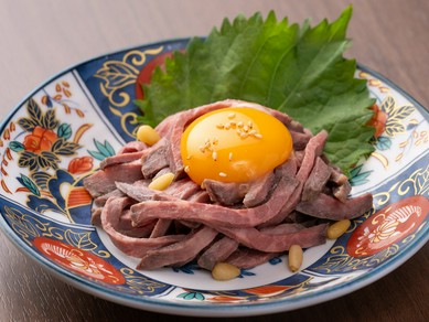 低温調理で引き出す濃厚なおいしさ『おかやま和牛肉ローストユッケ』