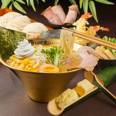 和の伝統に洋の感性を添えた『北海道エスプーマ味噌ラーメン』。味の展開が心を掴む。