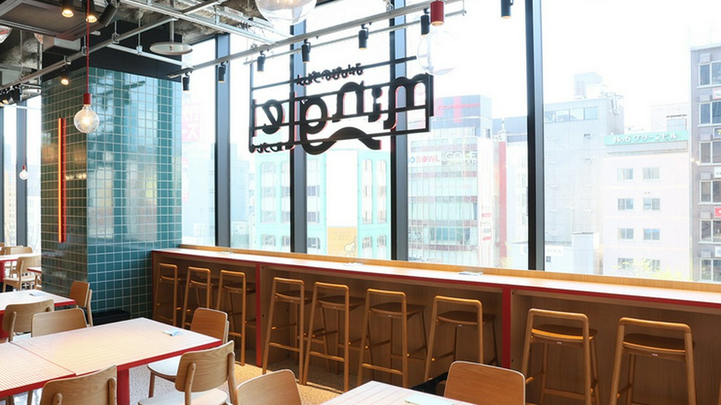 窓際カウンター席